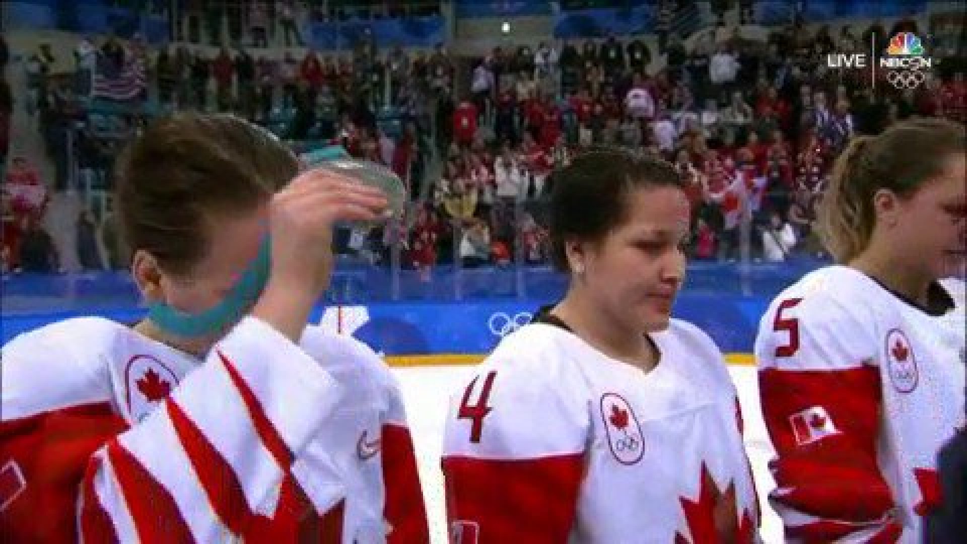 watch-sore-loser-canadian-women-s-hockey-player-takes-off-silver