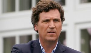 <div>Tucker Carlson Laughs Off Reporter Who Tries to Interrupt His Dinner Date: 'Great So Far'</div>