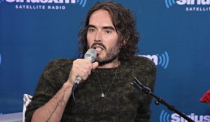 <div>Russell Brand Weighs in On 2024 Presidential Race: 'Only one will protect democracy'</div>