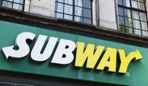 Internet Applauds Subway Employee for Handling of Screaming Employee