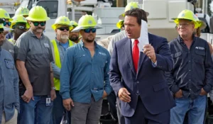 <div>DeSantis Fires Back at Harris Over Hurricane Milton: 'I'm working with the president'</div>