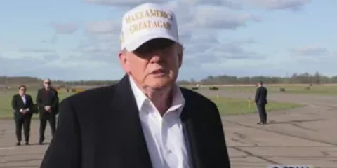 trump in hat