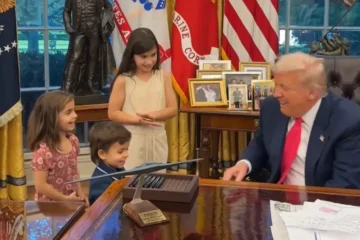 president trump with kids in oval office